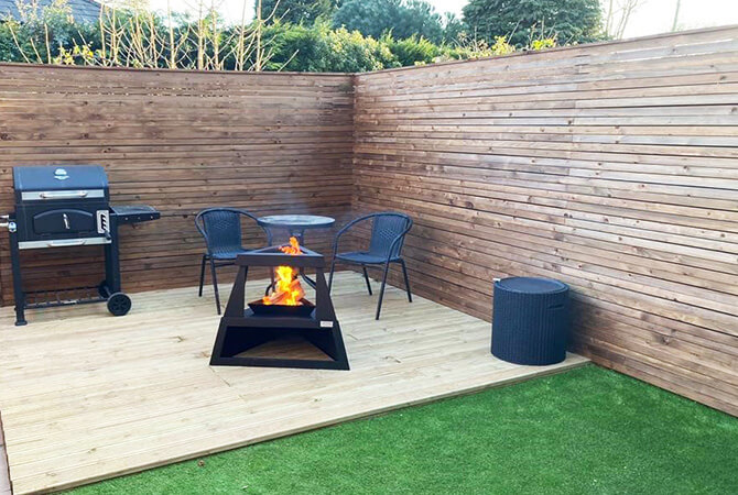 Timber decking walls and floor