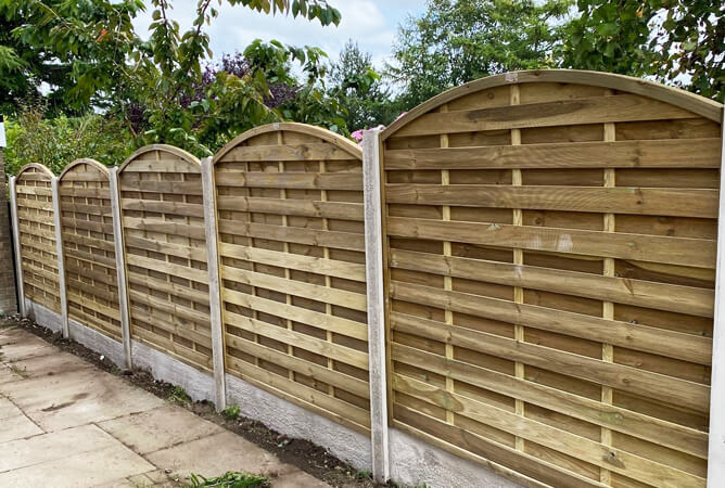 Arched horizontal fence panels