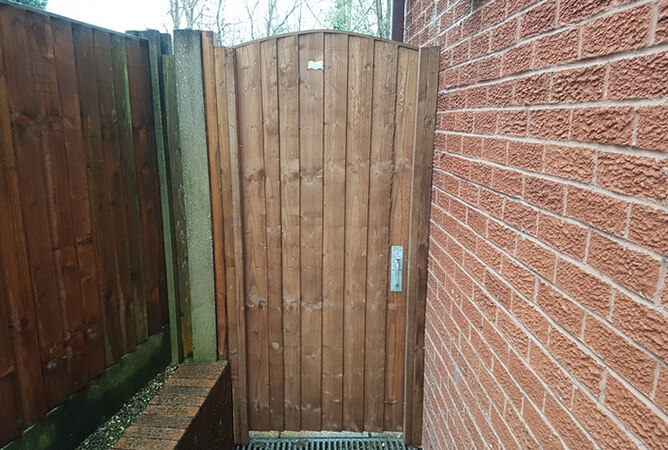 Vetical Lap Gate Fitted recently