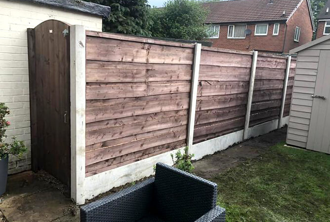 Heavy duty Waney Lap Fencing and Gate