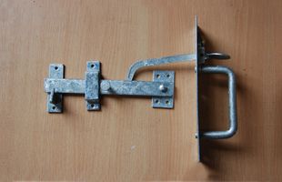 Thumbnail image for Light Galvanised Suffolk Latch (with fixings)
